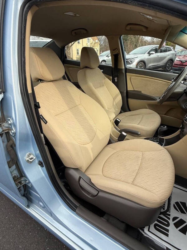 2013 Hyundai Accent GLS