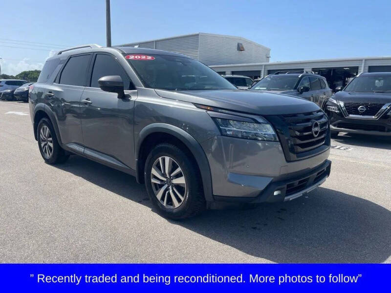 2022 Nissan Pathfinder SL