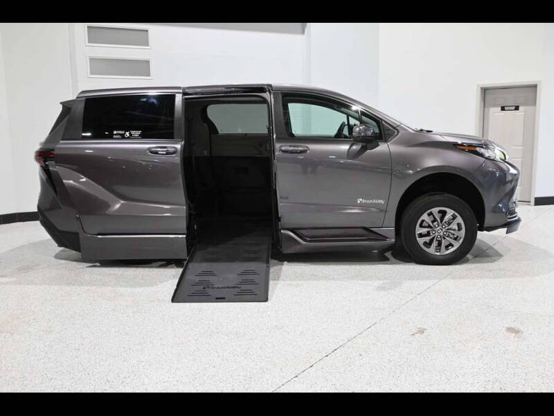 2023 Toyota Sienna LE 8-Passenger