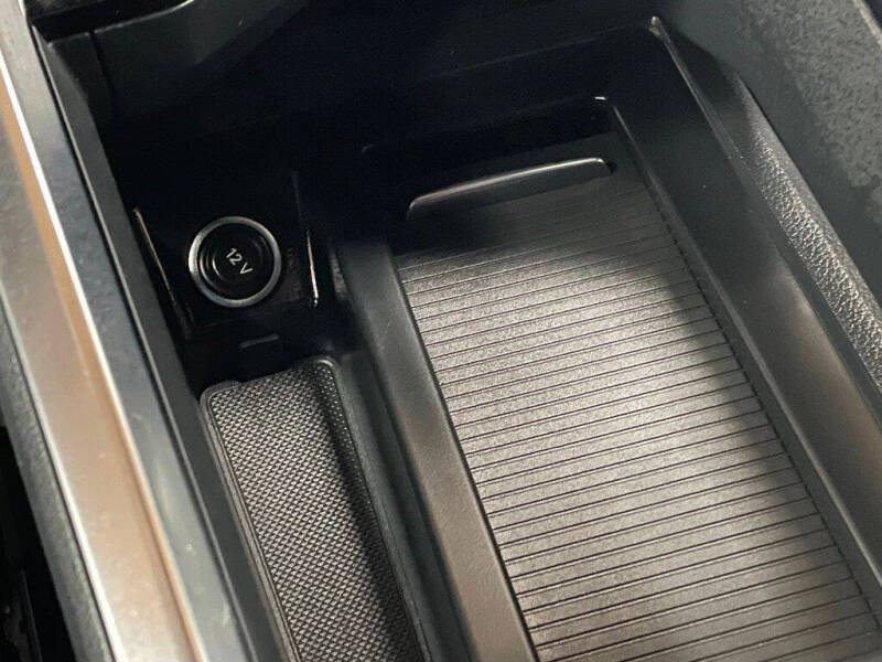 2022 Audi e-tron quattro Premium