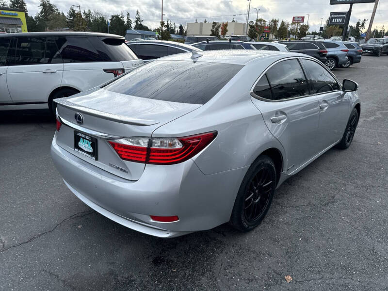 2014 Lexus ES 300h photo 6