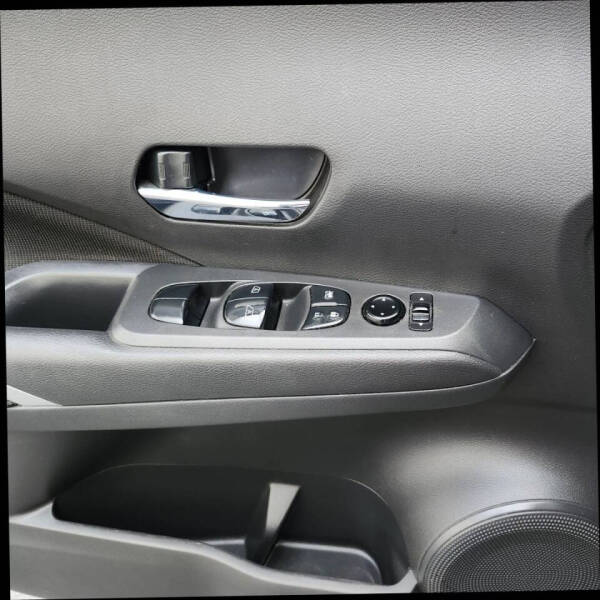 2022 Nissan Kicks SV