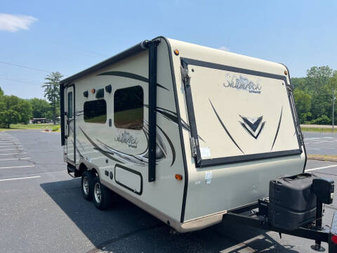 2018 Forest River Flagstaff Shamrock FLT19 for sale at GT Auto Group in Goodlettsville TN