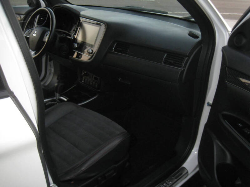 2020 Mitsubishi Outlander Special Edition