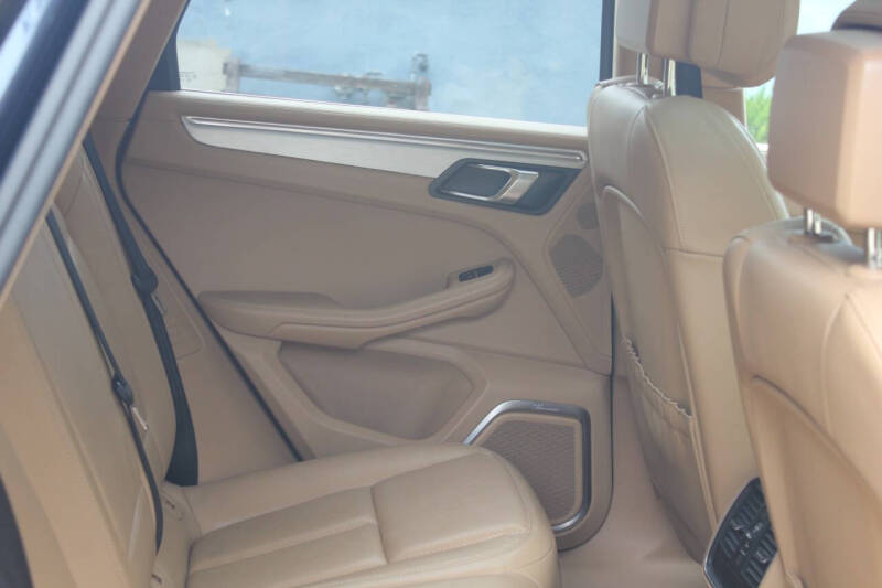 2015 Porsche Macan Turbo