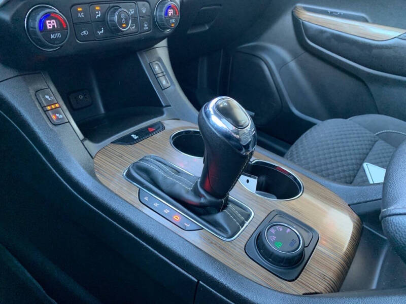 2017 GMC Acadia SLE-2