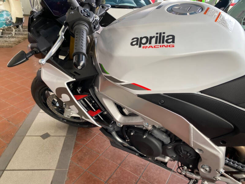 2022 Aprilia Tuono V4 1100