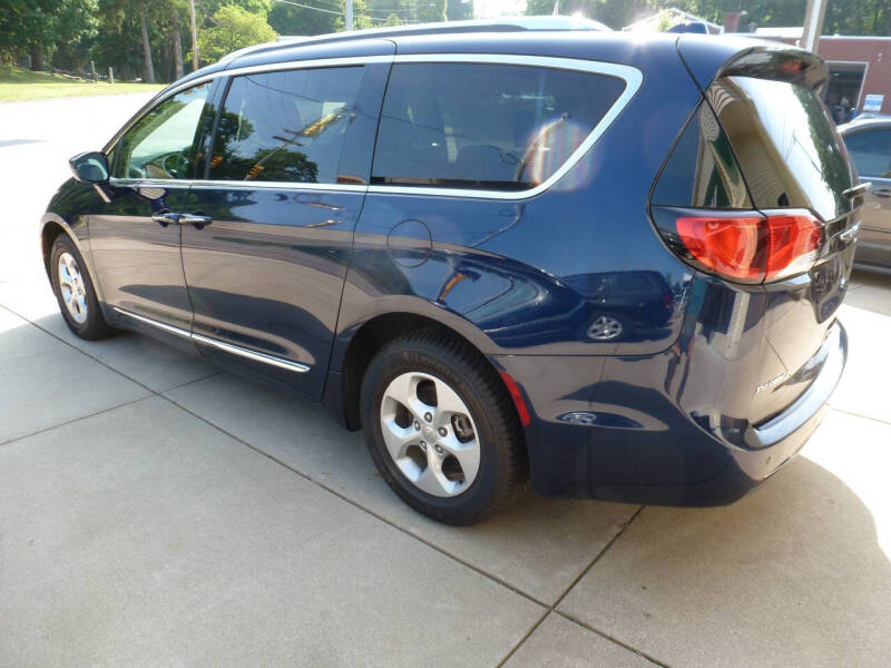 2017 Chrysler Pacifica Touring-L Plus