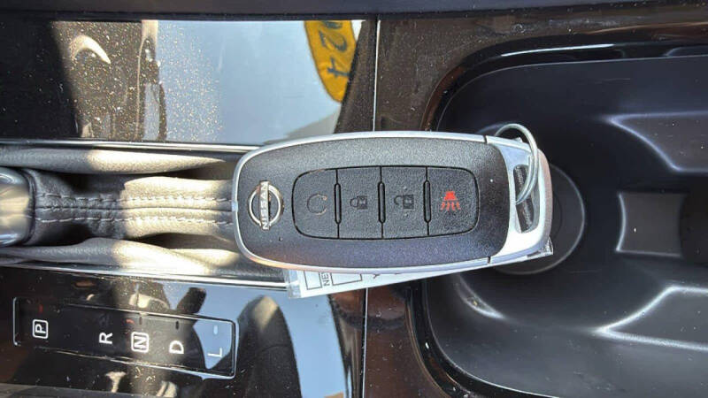 2024 Nissan Kicks SR