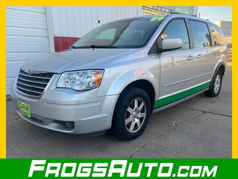 2008 Chrysler Town and Country for sale at Frogs Auto Sales in Clinton IA