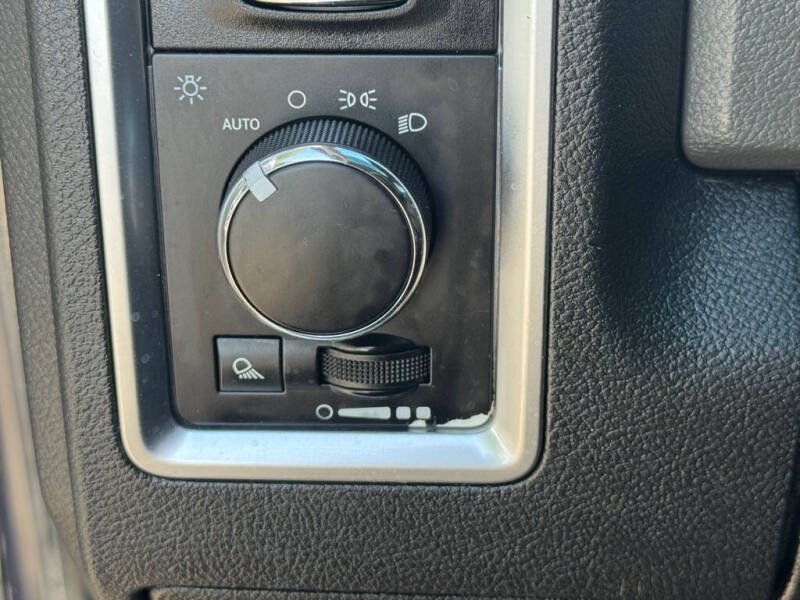 2016 RAM 1500 SLT