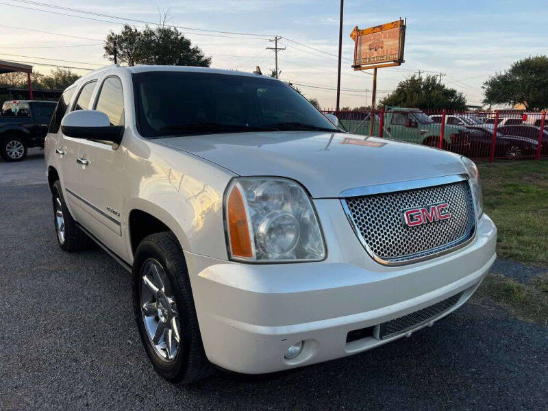 2014 GMC Yukon Denali's photo