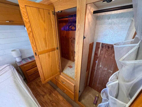 2004 Freightliner XC Chassis
