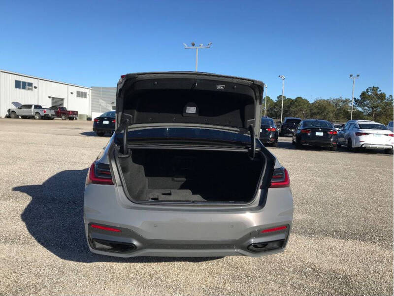 2022 BMW 7 Series 740i