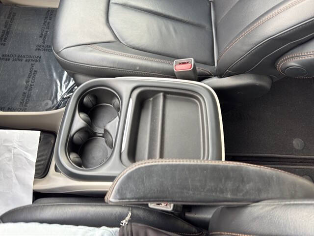 2017 Chrysler Pacifica Touring-L