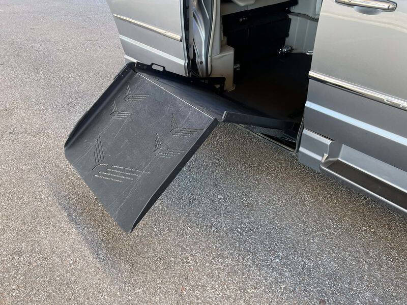 2016 Chrysler Town and Country Touring-L