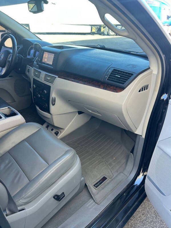 2014 Volkswagen Routan SEL Premium