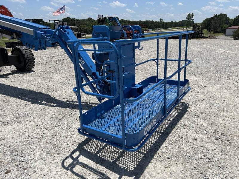 2017 Genie 65' Manlift
