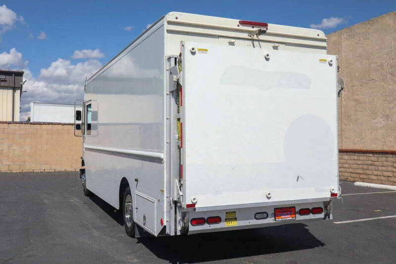 2015 Freightliner MT45 Chassis