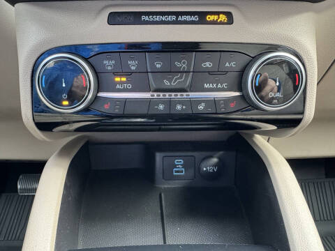 2022 Ford Escape Hybrid SEL