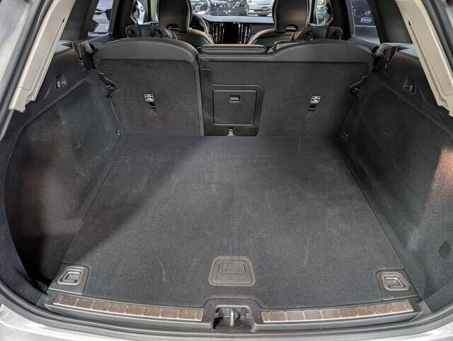 2025 Volvo XC60 B5 Plus Dark Theme