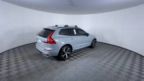 2025 Volvo XC60 B5 Ultra Dark Theme