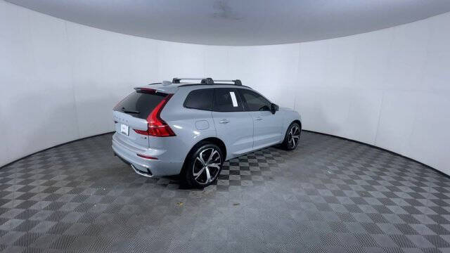 2025 Volvo XC60 B5 Ultra Dark Theme