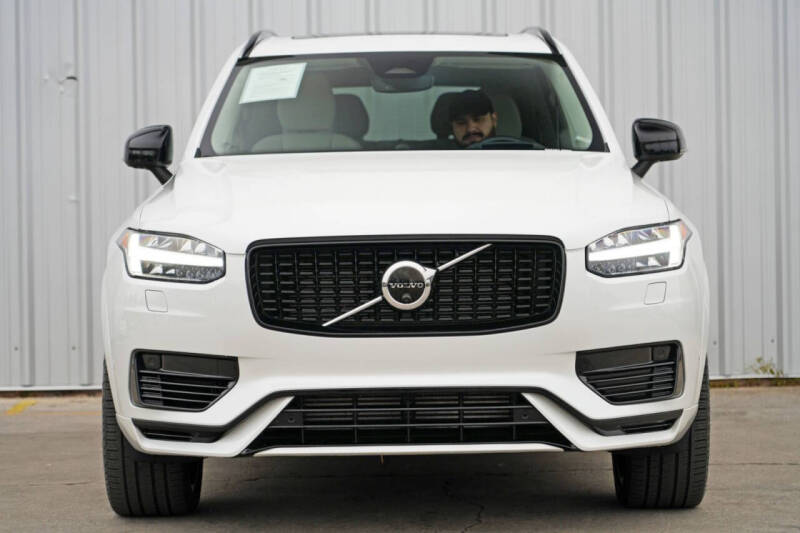 2023 Volvo XC90 Recharge T8 Ultimate Dark Theme
