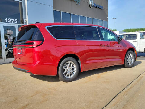 2027 Chrysler Pacifica Select
