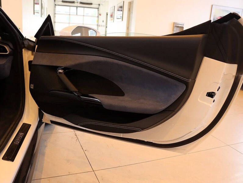 2025 Ferrari 296 GTS