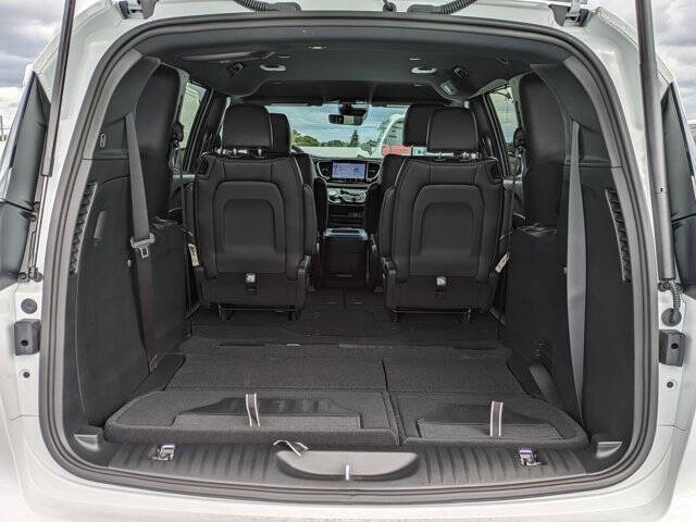 2026 Chrysler Voyager LX