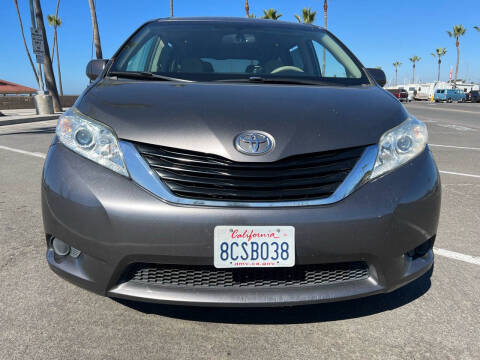 2014 Toyota Sienna LE 8-Passenger