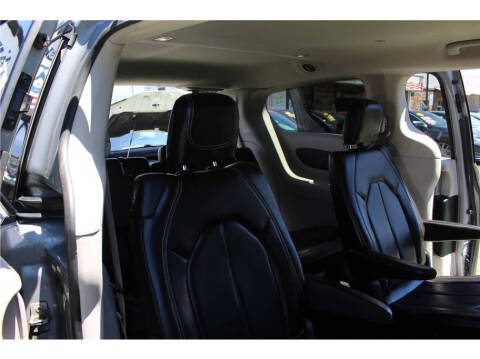 2020 Chrysler Voyager LXi