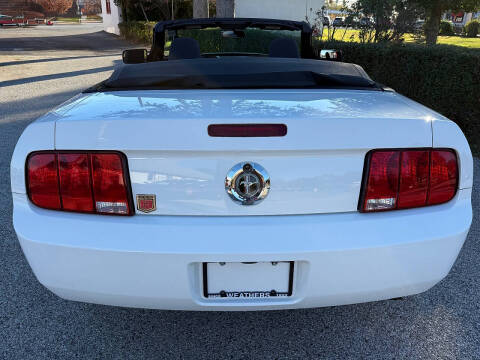 2006 Ford Mustang V6 Deluxe