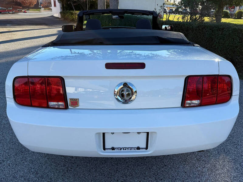 2006 Ford Mustang V6 Deluxe