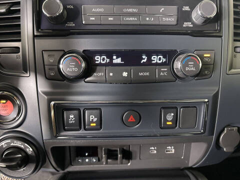 2024 Nissan Titan XD SV