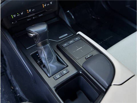 2019 Lexus ES 300h