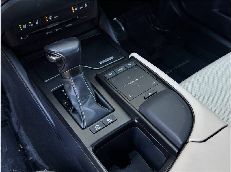 2019 Lexus ES 300h