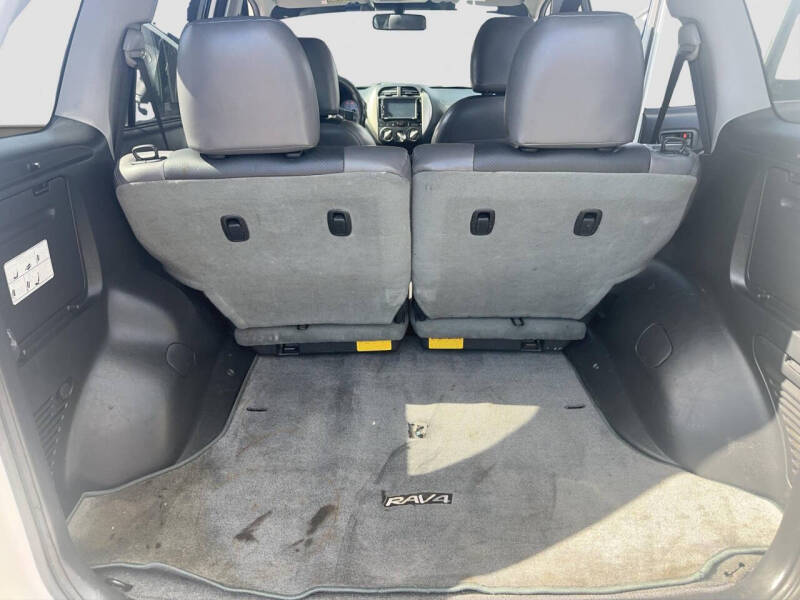 2005 Toyota RAV4 Base photo 18