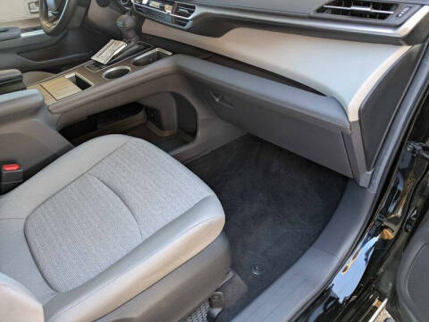 2025 Toyota Sienna LE 8-Passenger