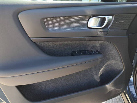 2026 Volvo XC40 B5 Ultra Black Edition