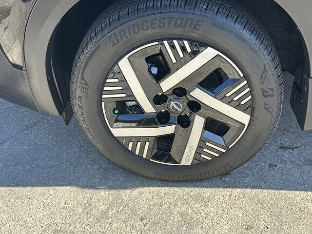 2025 Nissan Kicks SV