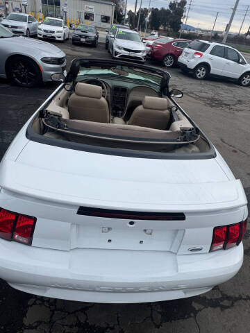 2003 Ford Mustang Deluxe