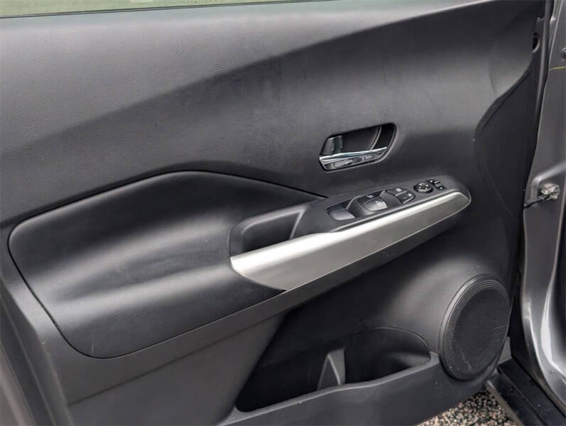 2019 Nissan Kicks SR