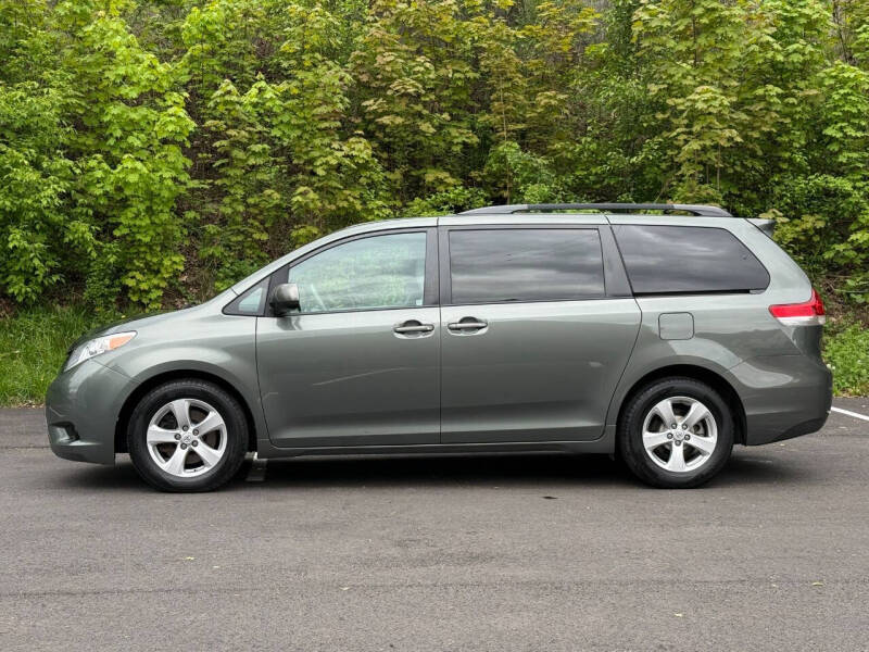 2014 Toyota Sienna LE 8-Passenger