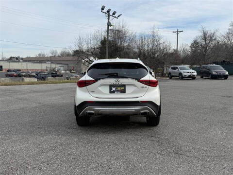 2017 Infiniti QX30 Premium
