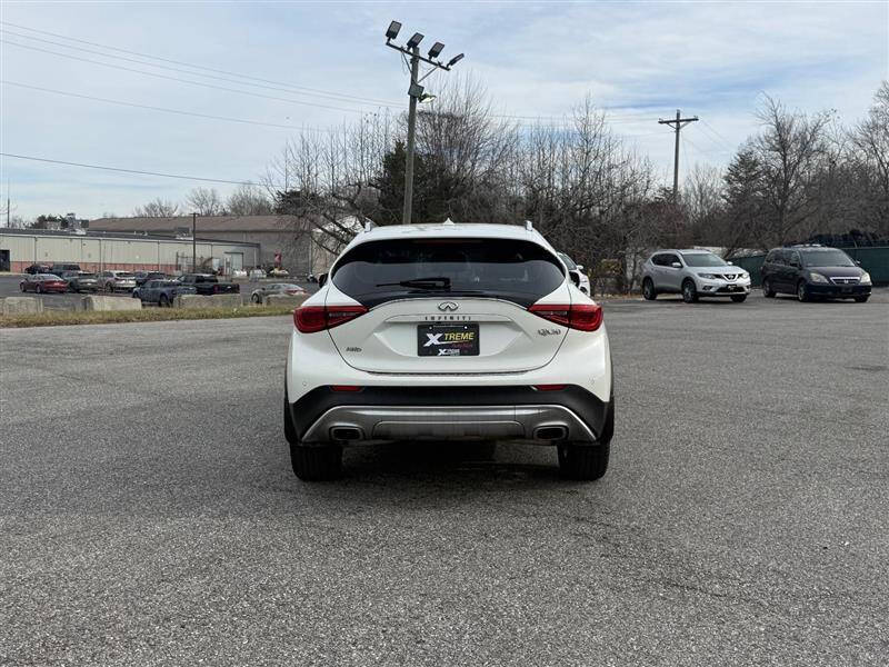 2017 Infiniti QX30 Premium