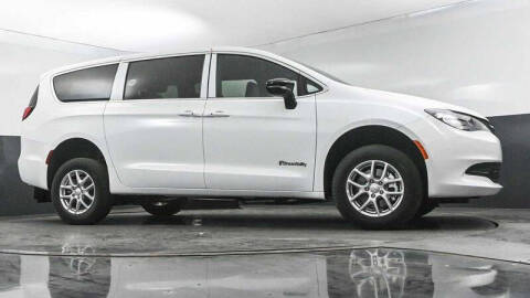 2025 Chrysler Voyager LX