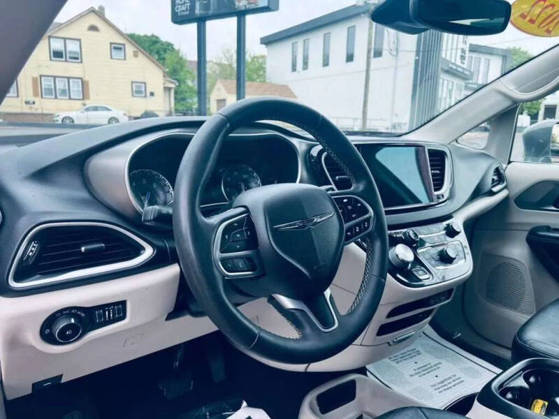 2022 Chrysler Pacifica Touring L