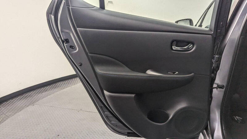 2022 Nissan LEAF S